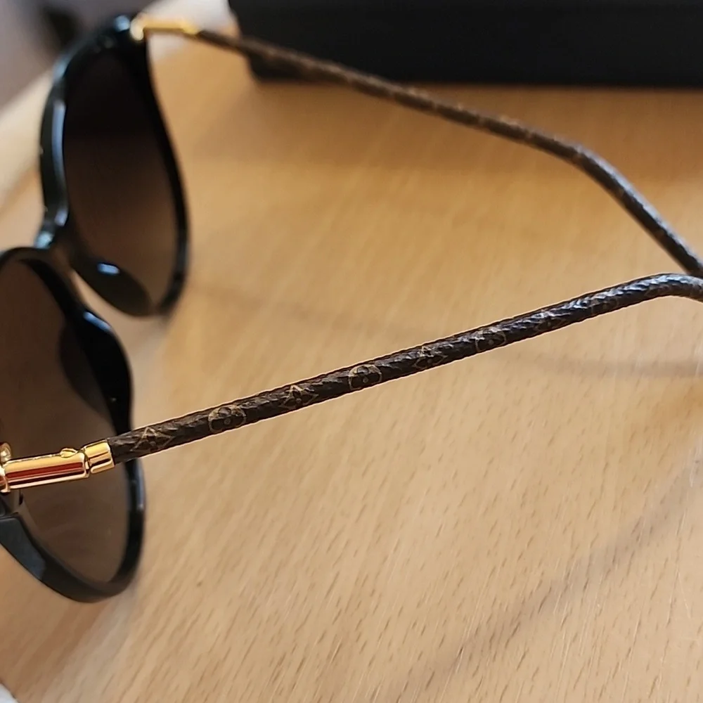 Reduced! NEW! Louis Vuitton Sunglasses - Picture 3 of 16